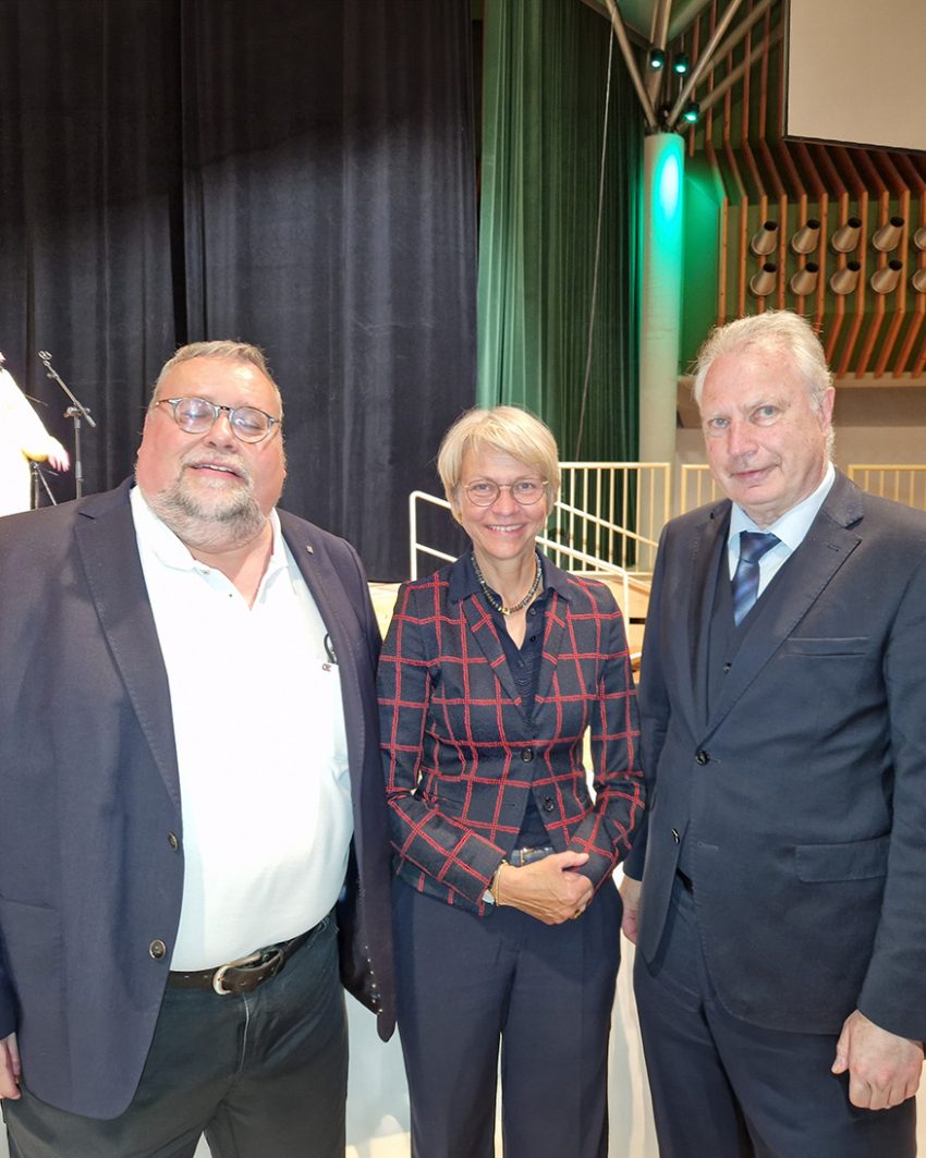 V. l. n. r.: Peter Maifeld (CGPT-Bundesvorsitzender), Ministerin Dorothee Feller, Dr. Heinz Leymann (IfKom-Bundesvorsitzender)