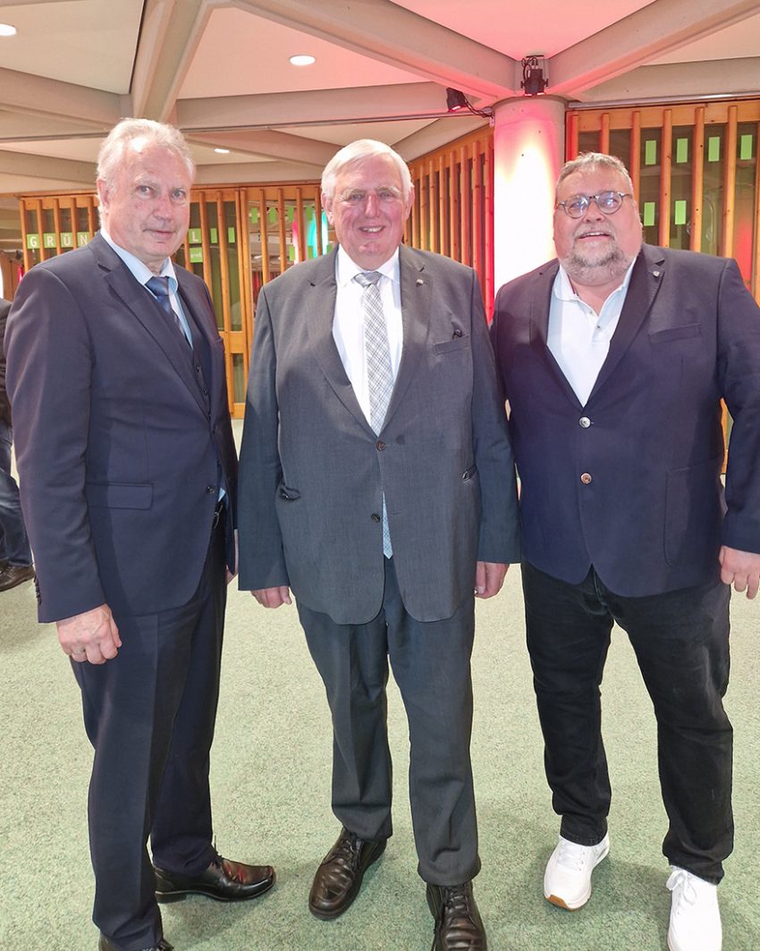 V. l. n. r.: Dr. Heinz Leymann (IfKom-Bundesvorsitzender), Arbeitsminister Karl-Josef Laumann, Peter Maifeld (CGPT-Bundesvorsitzender)