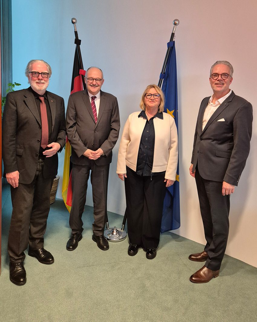 (v.l.) ZBI-Präsident Wilfried Grunau, Staatsminister Dr. Meister, ZBI-Vizepräsidentin Ute Zeller, BDB-Präsident Christoph Schild. Foto: Bundeskanzleramt.