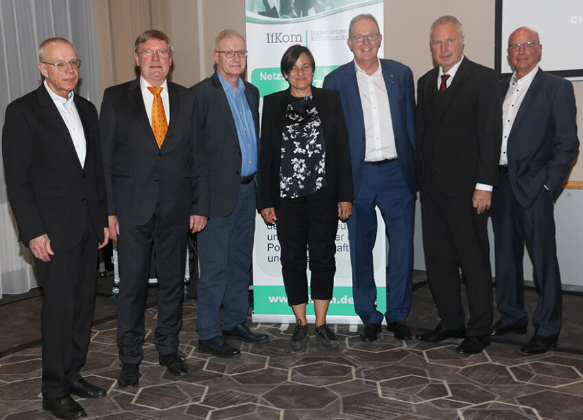 v.l.n.r.: Andreas Hofert (IfKom), Reinhard Genderka (IfKom), Peter Stöberl (IfKom), Dr. Cara Schwarz-Schilling, Axel Voss MdEP, Dr. Heinz Leymann (IfKom), Franz-Josef Müller (IfKom)